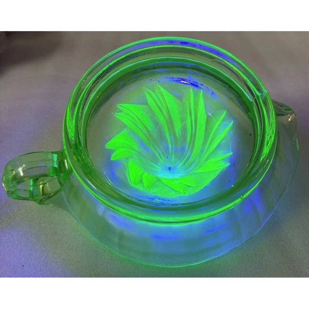 Vintage Uranium Glass Green Citrus Juicer Reamer Depression Glass UV Glow